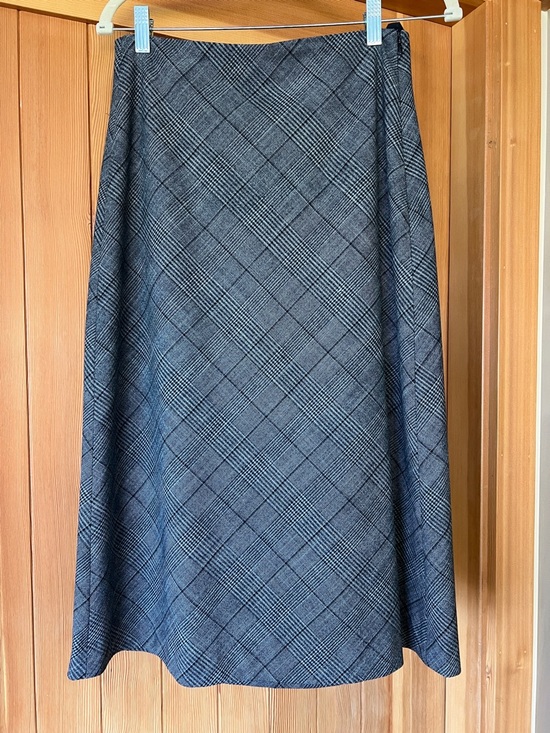 RW&CO. Dresses & Skirts - RW & CO A-Line MIDI Skirt 🌸 size 4